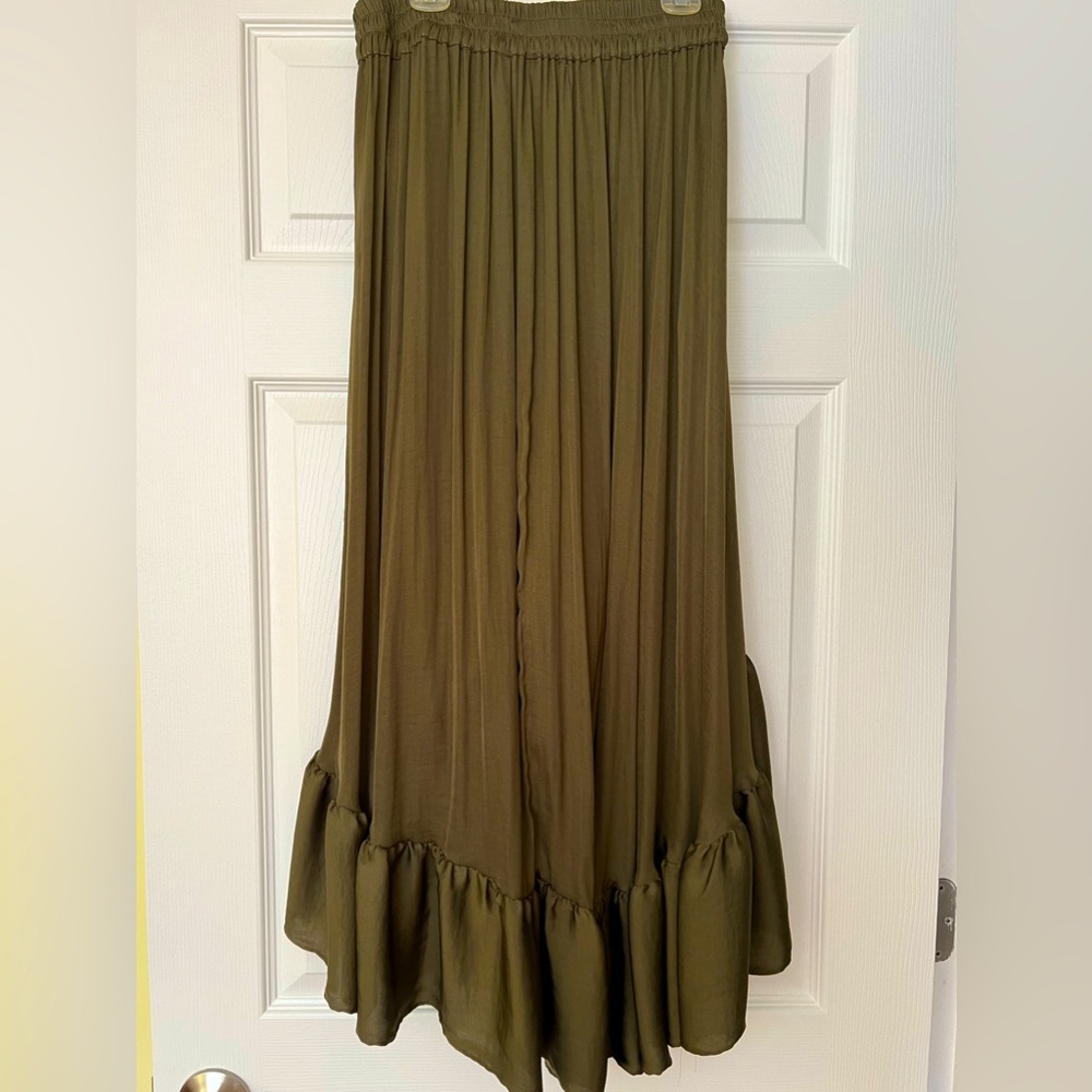 High-low flowy moss green skirt with elastic waist size small
